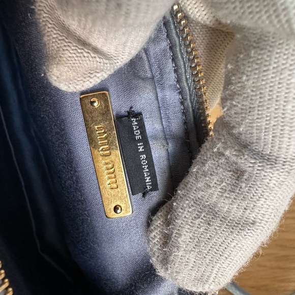 Miu Miu matelassé leather crossbody bag - Picture 7 of 14